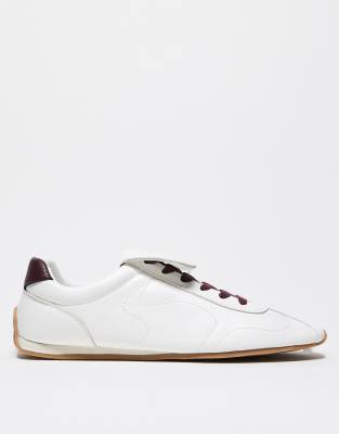 retro sneakers in white with oversized tongues