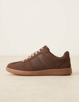 Asos Design Retro Style Sneakers With Brown Pu And Suedette Panels With Gum Sole Unit In Brown