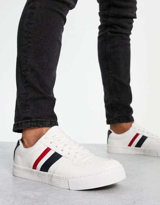 White trainers green on sale and red stripe