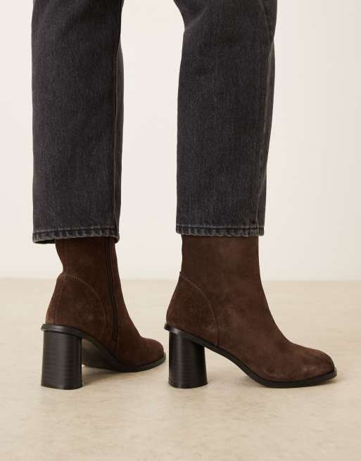 ASOS DESIGN – Rex – Stiefeletten aus Wildleder in Schokobraun mit runder Zehenpartie, 4 von 4