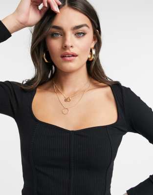 wide neckline