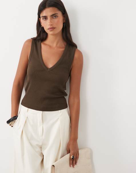 ASOS DESIGN ribbad väst med v-ringning i chokladbrun - view 1