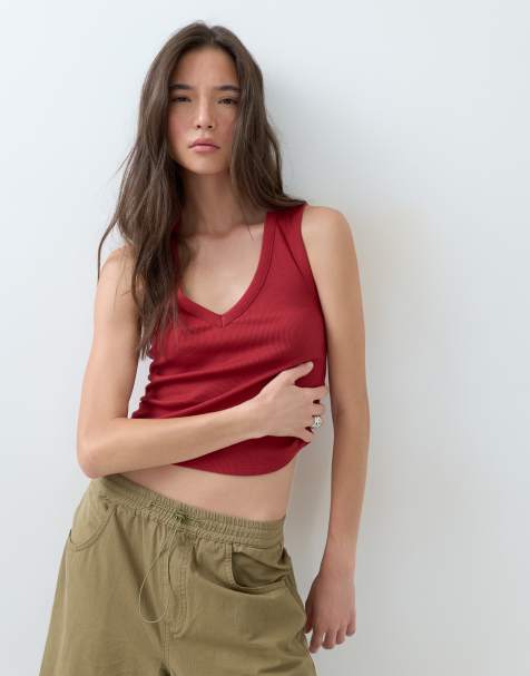 ASOS DESIGN ribbad väst med v-ringning i djup röd - view 1