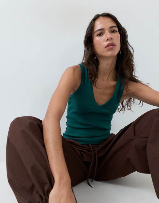 ASOS DESIGN ribbad väst med v-ringning i mörkgrön, 3 av 5