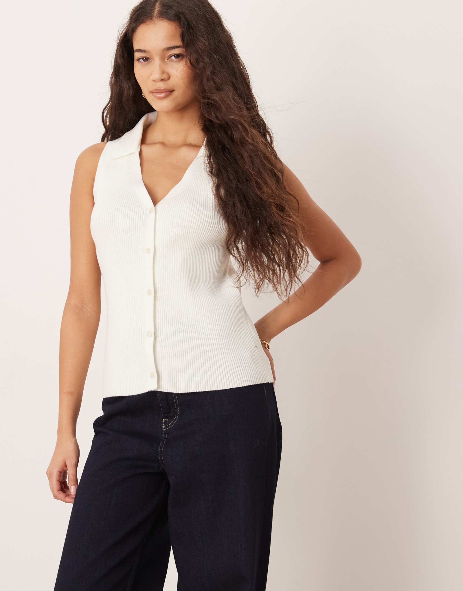 Трикотажный топ ASOS DESIGN с ребристым воротником белого цвета