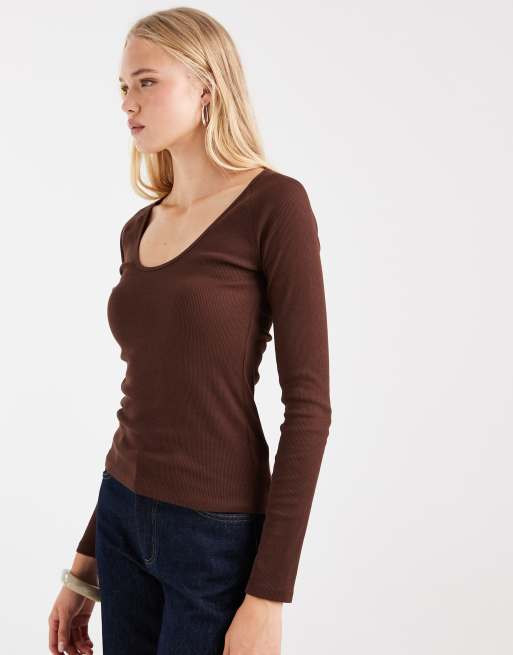 ASOS DESIGN ribbed deep scoop neck long sleeve T-shirt in chocolate, 2 of 4