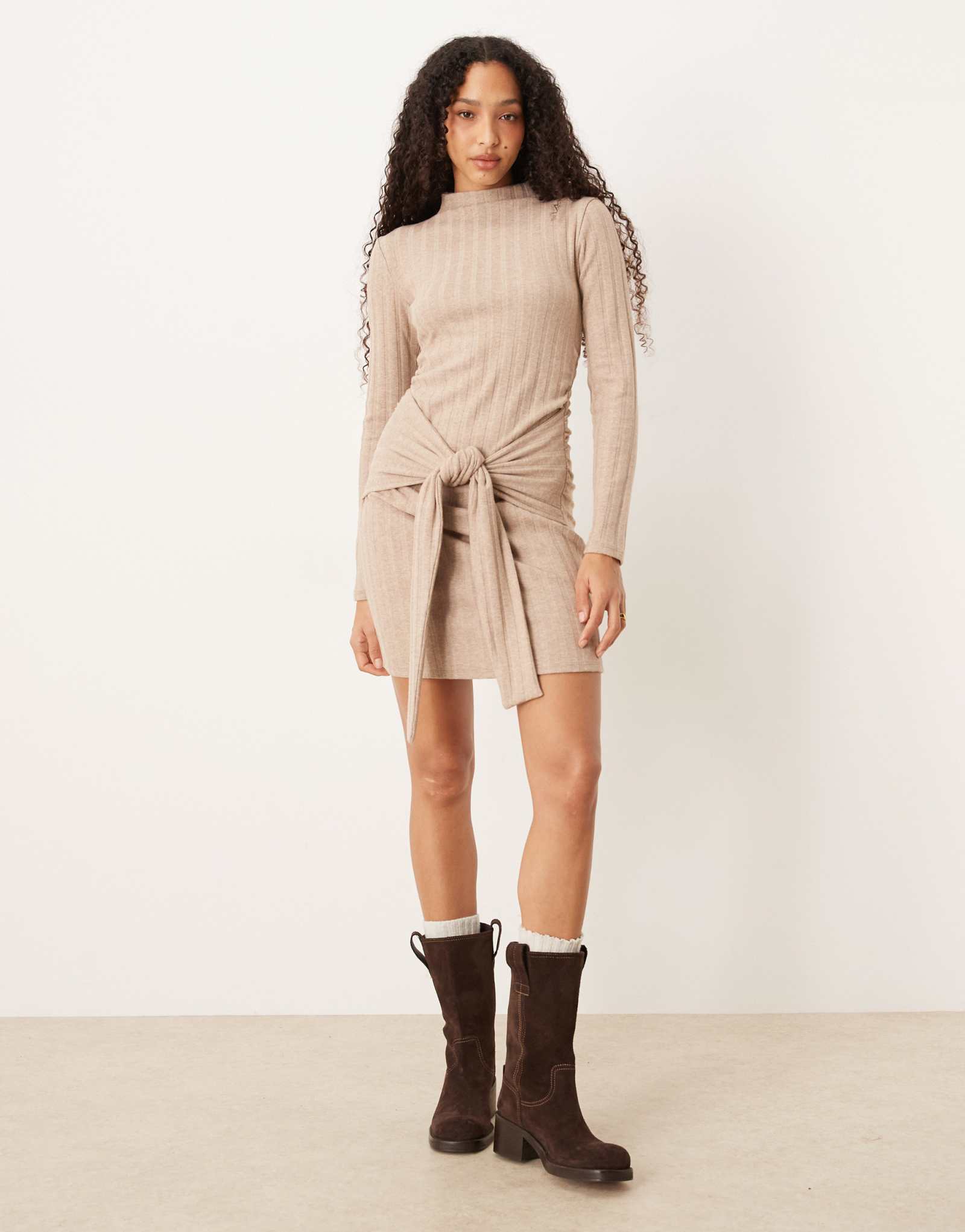 Мини-платье в рубчик с высоким вырезом и завязкой спереди от ASOS DESIGN нейтрального цвета