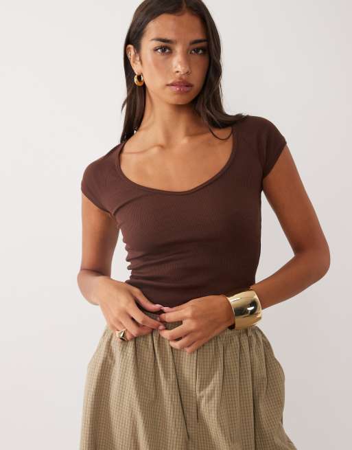 ASOS DESIGN ribbed raglan v-neck baby tee in brown, 3 of 4