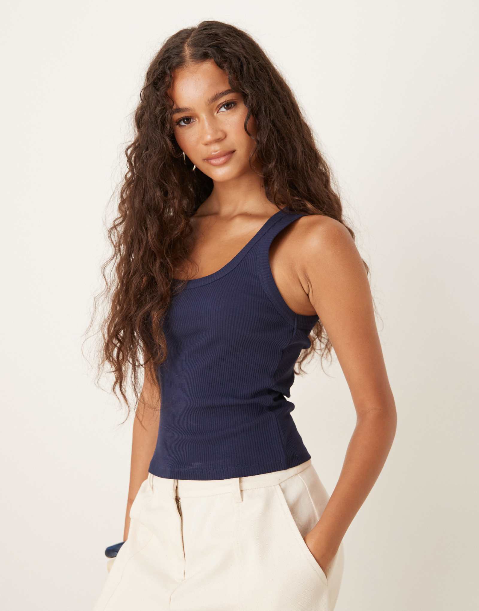 Темно-синяя майка с круглым вырезом в рубчик от ASOS DESIGN