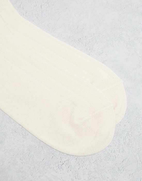 https://images.asos-media.com/products/asos-design-ribbed-sock-in-cream/204676044-4?$n_550w$&wid=550&fit=constrain
