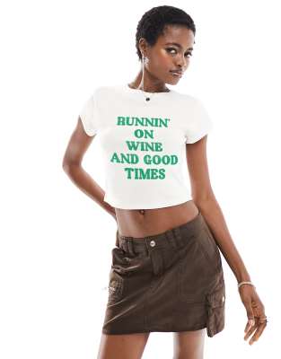 ASOS DESIGN - Ribbet baby-t-shirt i cremefarve med 