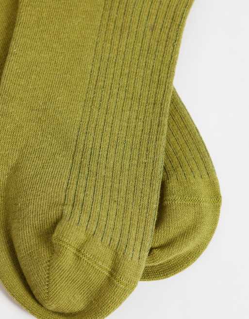 ASOS DESIGN ribstrikkede sokker i oliven, 2 af 3