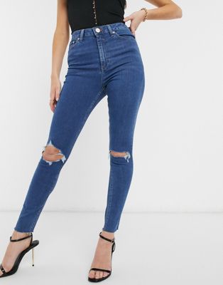 ASOS DESIGN – Ridley – Enge Jeans mit hohem Bund und unversäumten Kanten in strahlender mittleren Waschung-Blau