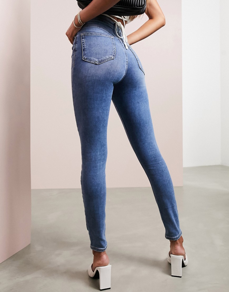 ASOS DESIGN – Ridley – Mellanblå stentvättade skinny jeans med hög midja