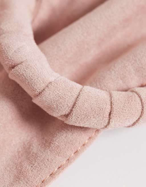 ASOS DESIGN - Riem met gedraaide gesp van imitatiesuède in oudroze, 2 van 3
