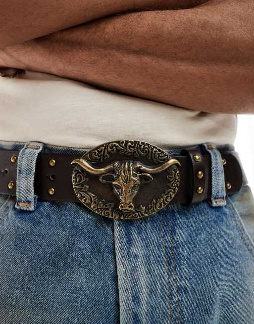ASOS DESIGN - Riem met studs en western plaatje met stierenkop in bruin