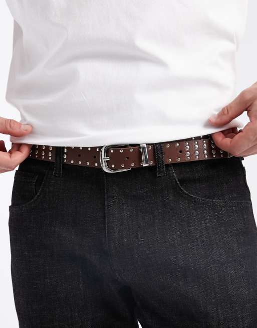 ASOS DESIGN - Riem met studs in bruin