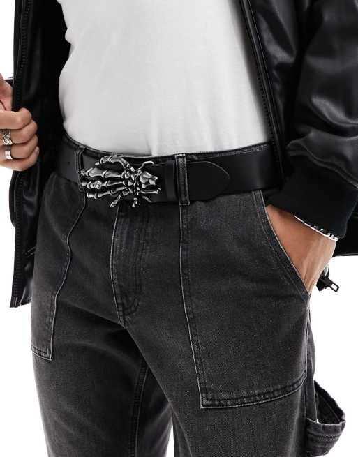 ASOS DESIGN - Riem van imitatieleer met gesp van gunmetal in vorm van skelethand in zwart