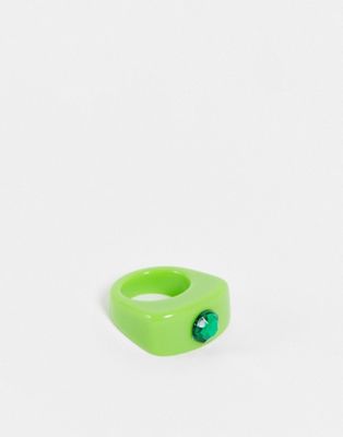 ASOS DESIGN – Ring aus grünem Kunststoff mit grünem Kristall