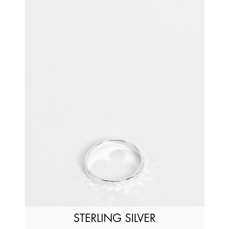DESIGN – Ring aus Sterlingsilber mit gehämmerter Struktur