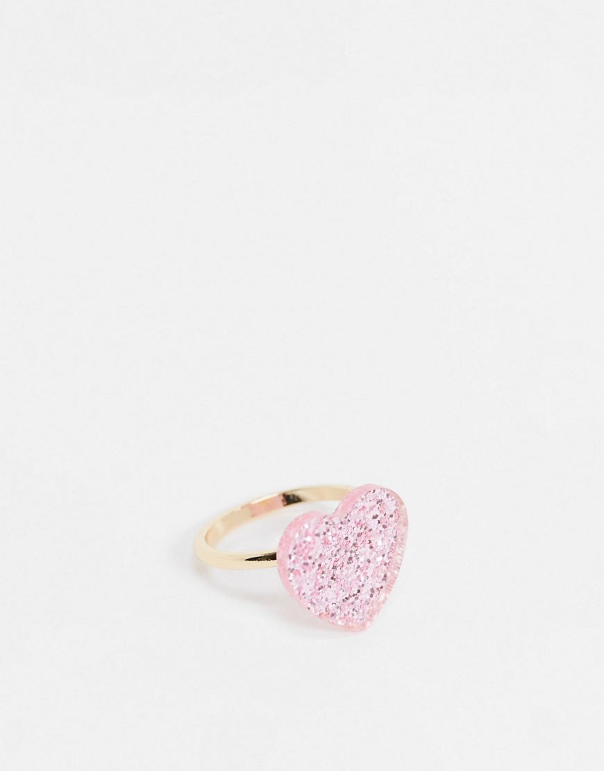 ASOS DESIGN - Ring met roze glitterhart in goudkleur