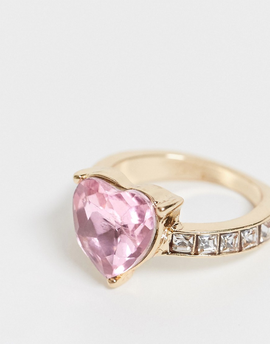 ASOS DESIGN - Ring met roze kristallen hart in goudkleur