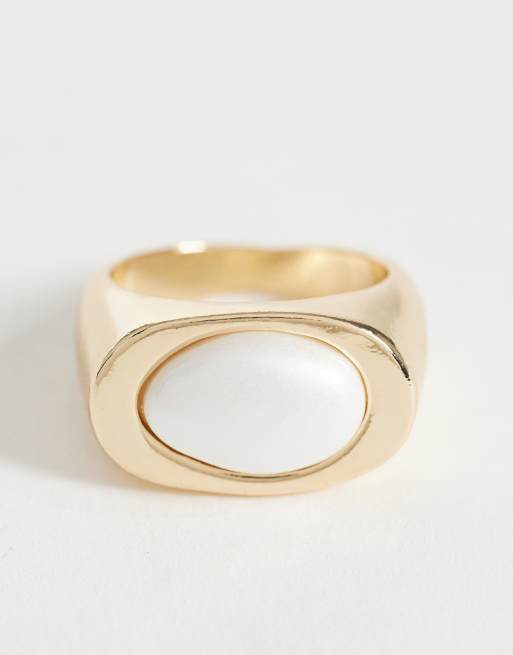 ASOS DESIGN Ring mit eckiger Form und Kunstperle in Goldoptik, 3 von 3