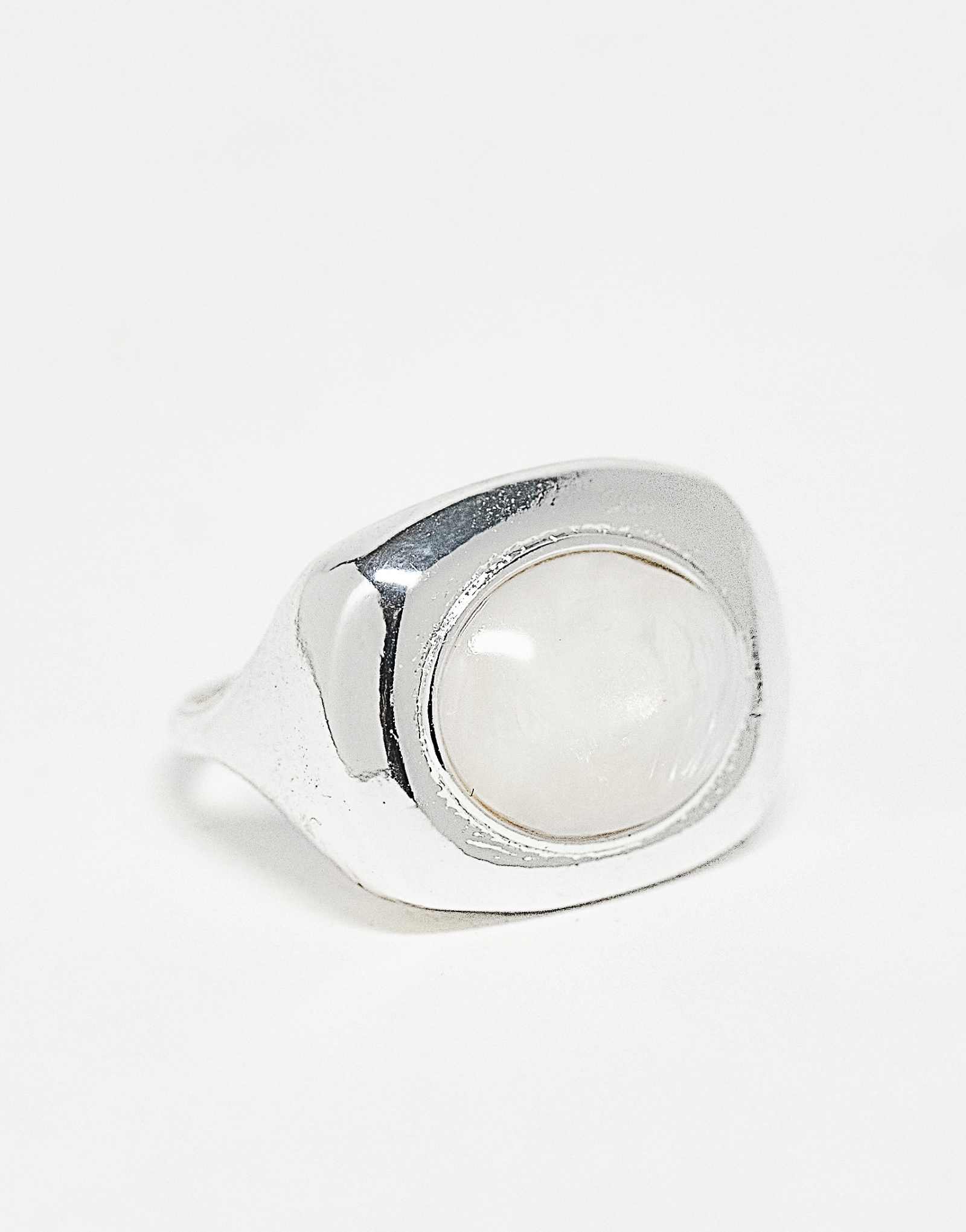 ДИЗАЙНЕРСКОЕ кольцо ASOS с четким скульптурным рисунком в серебристых тонах