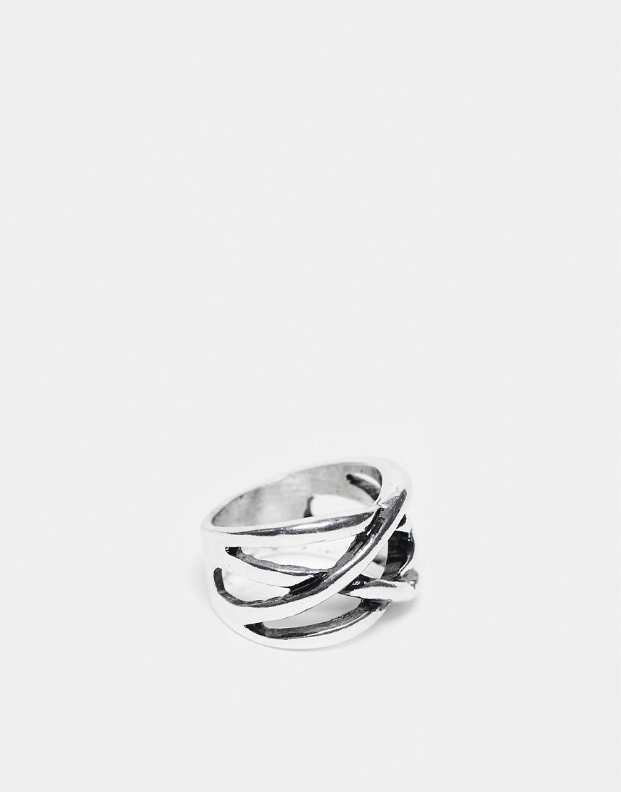 ring with cut out detail in silver tone