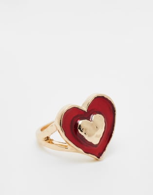 ring with red resin heart design in gold tone