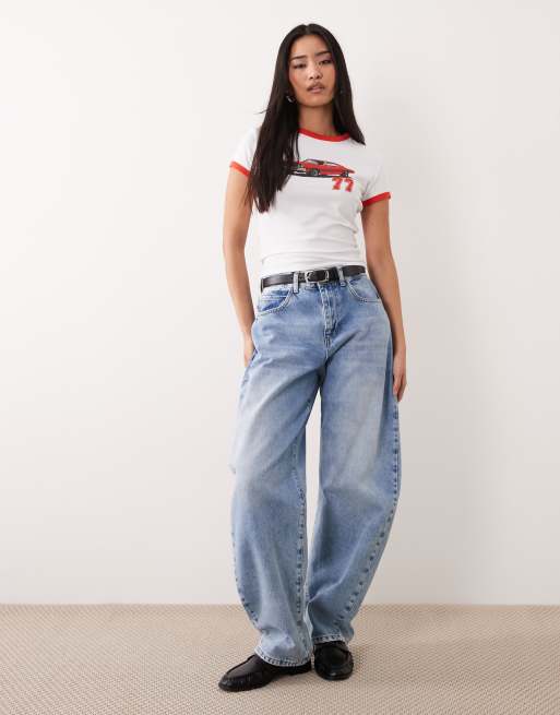 ASOS DESIGN - Ringer baby T-shirt met car 77 auto-print in wit en rood, 2 van 4