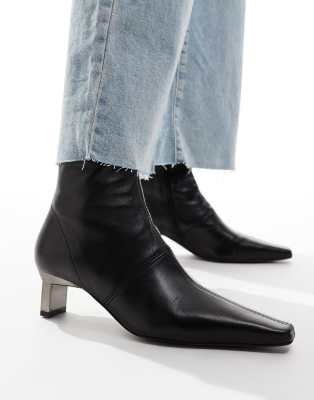 Thumbnail - ASOS DESIGN - Rise - Hochwertige Lederstiefel in Schwarz mit Metallabsatz-Detail