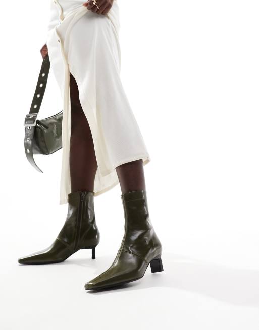 ASOS DESIGN – Rise – Premium – Olivgröna boots med metalldetalj på hälen i läder, 3 av 4