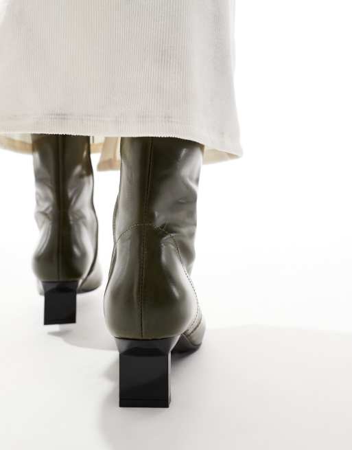ASOS DESIGN – Rise – Premium – Olivgröna boots med metalldetalj på hälen i läder, 4 av 4