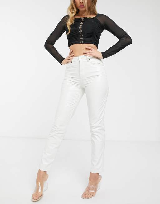 ASOS DESIGN – Ritson Original – Białe marszczone winylowe jeansy o kroju mom fit