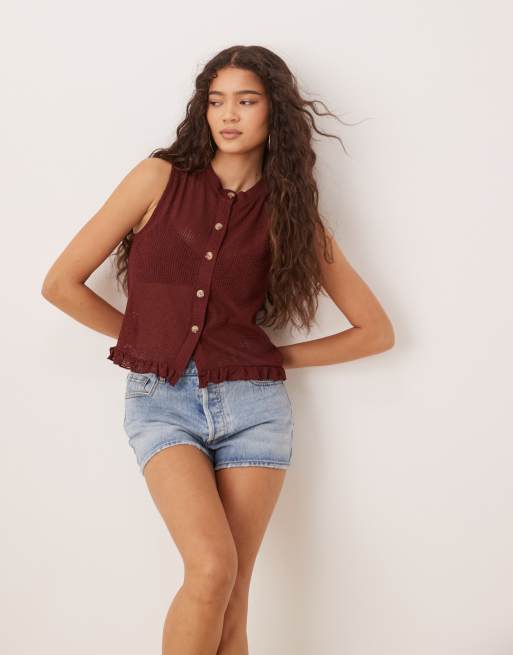 ASOS DESIGN - Ærmeløs bordeauxrød cardigan-top i hulstrik med flæsekant
