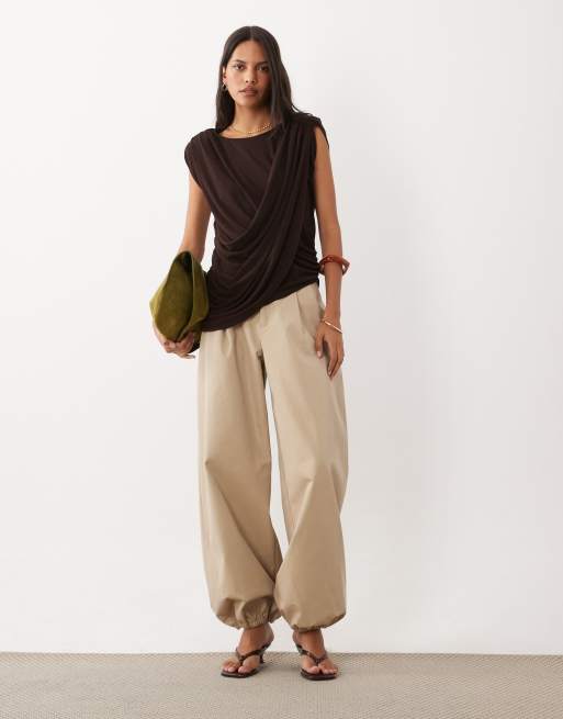 ASOS DESIGN ærmeløs draperet top i chokolade, 3 af 4