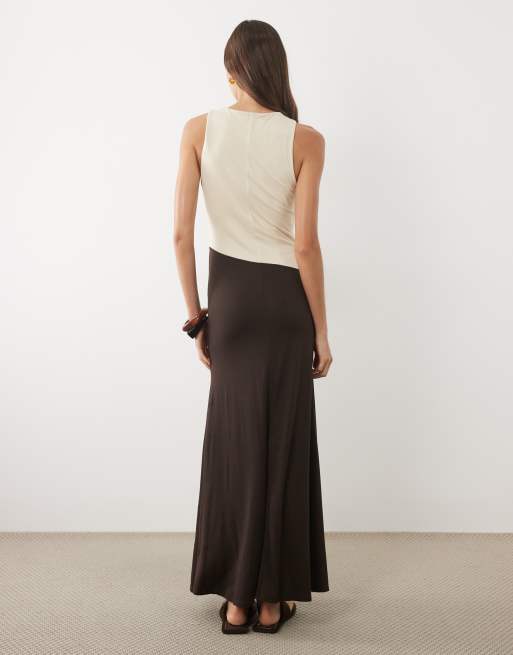 ASOS DESIGN ærmeløs maxikjole med bindedetalje og kontrast i brun og creme, 4 af 4