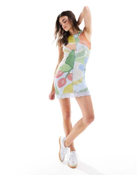 ASOS DESIGN - Ærmeløs minikjole i dobbelt meshlag med sømdetalje og frugtprint - view 1