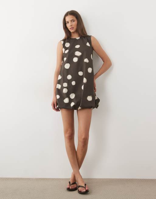 ASOS DESIGN ærmeløs minikjole med ballonkant og prikprint, 2 af 4