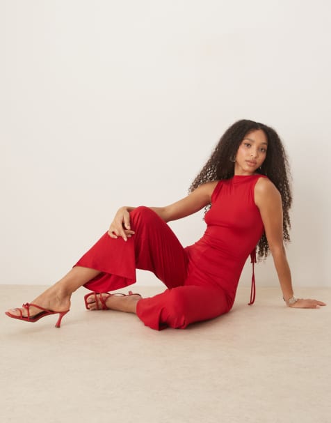 ASOS DESIGN - Ærmeløs og rød jumpsuit med åben ryg og bred halsudskæring - view 1