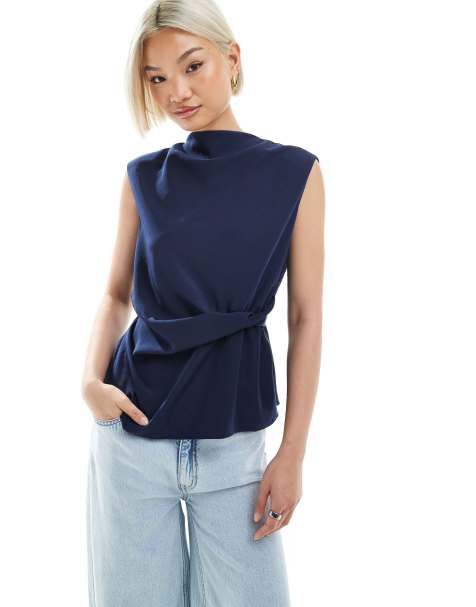 ASOS DESIGN - Ærmeløs top med vandfaldsudskæring og snoet detalje i taljen - view 1