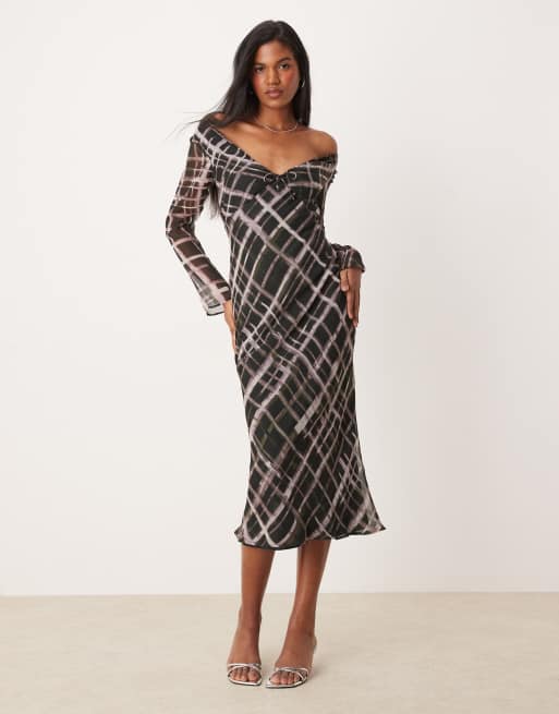ASOS DESIGN Robe a carreaux mi longue en mousseline coupee en biais avec manches longues et liens noues a l avant ASOS
