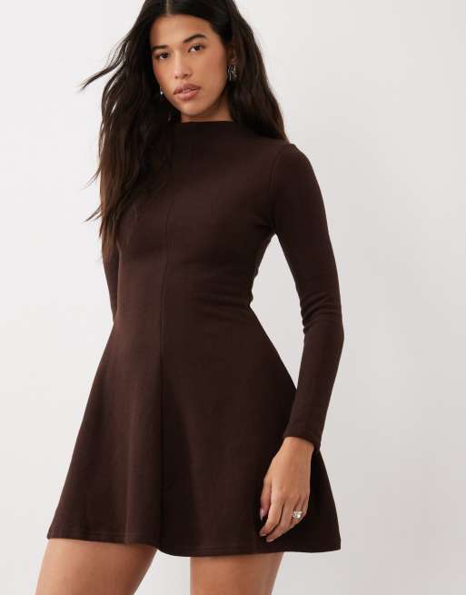 ASOS DESIGN robe à manches longues ultra douce à col montant intégré chocolat, 4 de 4