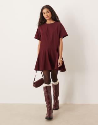 ASOS DESIGN - Robe babydoll courte à manches courtes - Bordeaux-Rouge