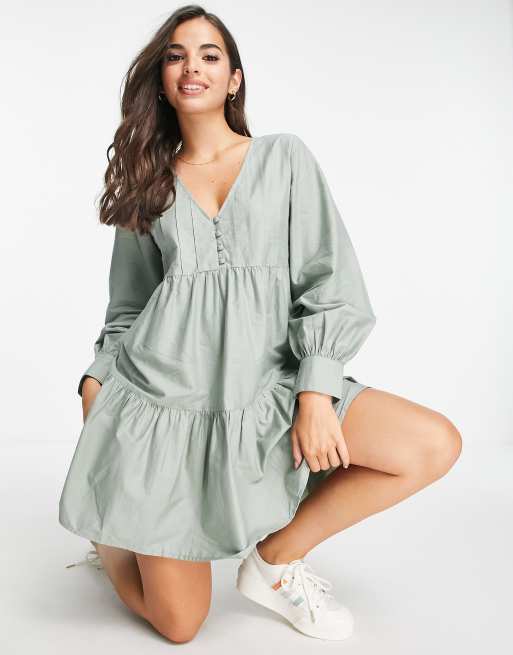 ASOS DESIGN - Robe babydoll courte à volants étagés et corsage nervuré en popeline de coton - Kaki