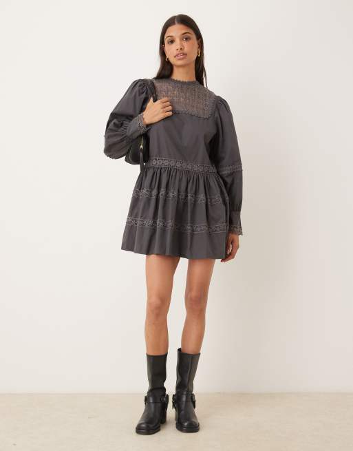 ASOS DESIGN - Robe babydoll courte avec empiècements en dentelle et manches volumineuses, 2 de 4