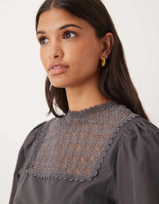 ASOS DESIGN - Robe babydoll courte avec empiècements en dentelle et manches volumineuses, 4 de 4