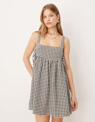 ASOS DESIGN - Robe babydoll courte avec liens noués sur les côtés - Vichy noir-Multicolore