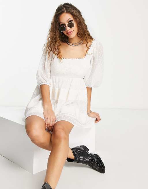 ASOS DESIGN - Robe babydoll courte brodée à encolure carré avec dos ouvert et bords effet échelle - Crème, 4 de 4